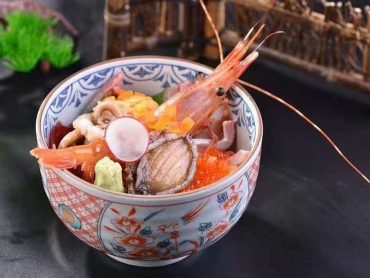 包厢：6人×2间、 8人×1间、  包厢最大可容24人！
