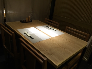 テーブル半個室